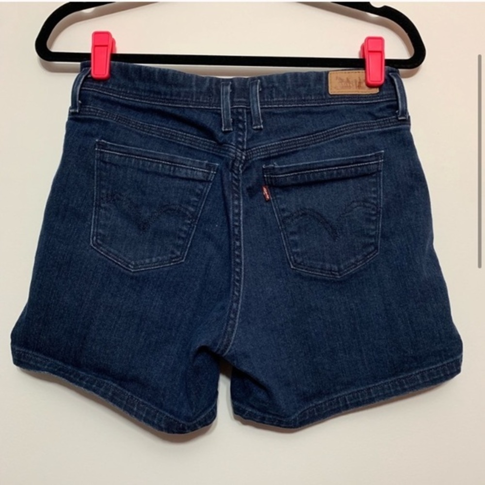 Levi’s Dark Wash Denim Shorts Size 4 Mid Rise Classic Blue Jean Shorts - Picture 2 of 7